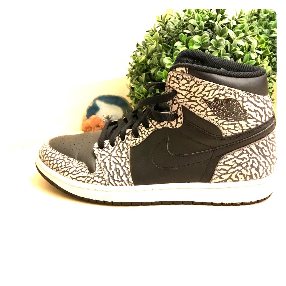 Air Jordan 1 “unsupreme” “elephant print”